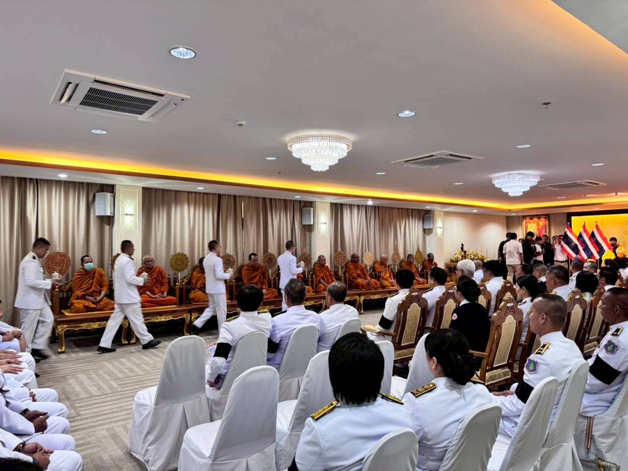 title - นที่ 24 กุมภาพันธ์ 2569 นายวิทูล ประดิษฐบุญ มอบหมายให้  เจ้าหน้าที่ ส.ป.ก.ปราจีนบุรี เข้าร่วม พิธีวางพานพุ่มดอกไม้และถวายสักการะ เนื่องในวันคล้าย วันพระราชสมภพของพระบาทสมเด็จพระพุทธเลิศหล้านภาลัย